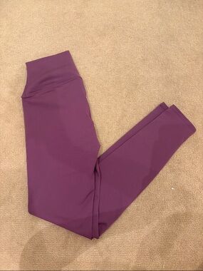 Alo High-Waist Cropped Purple Leggings